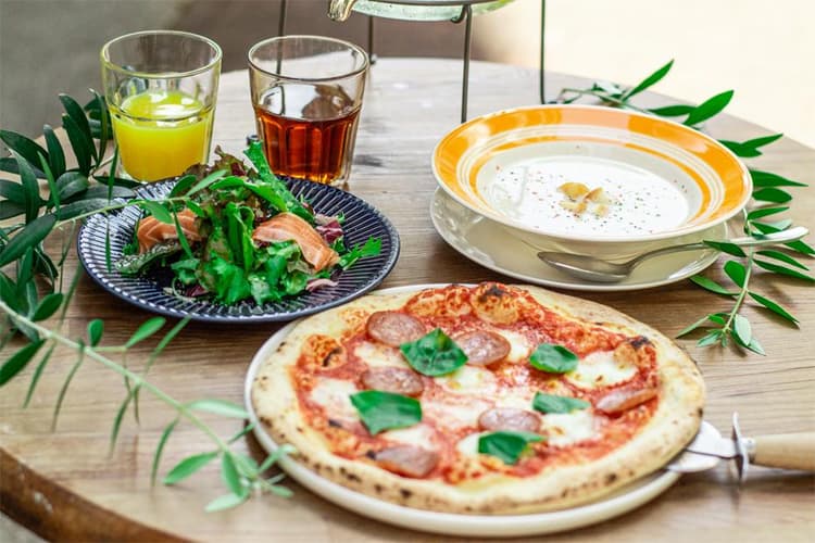 pizza & vegetable garden cafe DELIRANTE